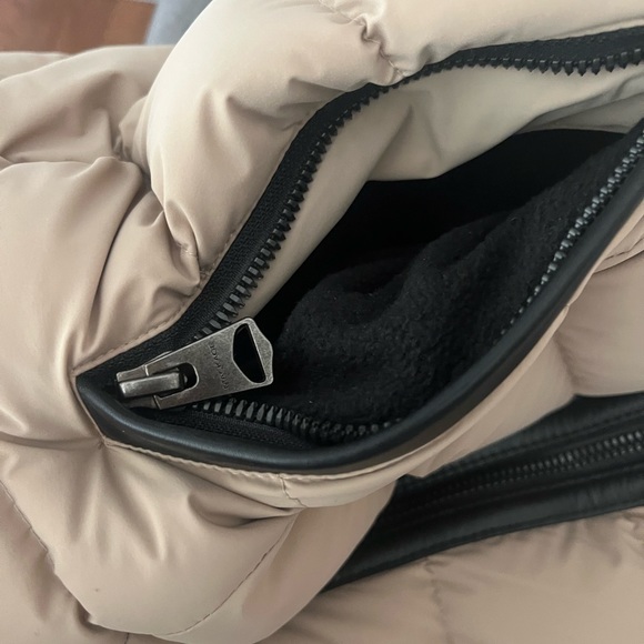 Gorgeous Patsy Mackage. Removable fur trim on hood. Light tan color. Size small. - Picture 6 of 9